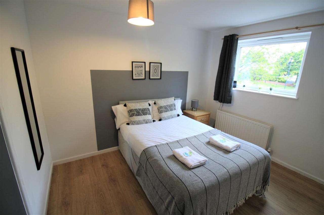 Hamilton House -3 Bed Close To Town, Drive Parking, 2 Toilets นิวคาสเซิล อะพอน ไทน์ ภายนอก รูปภาพ